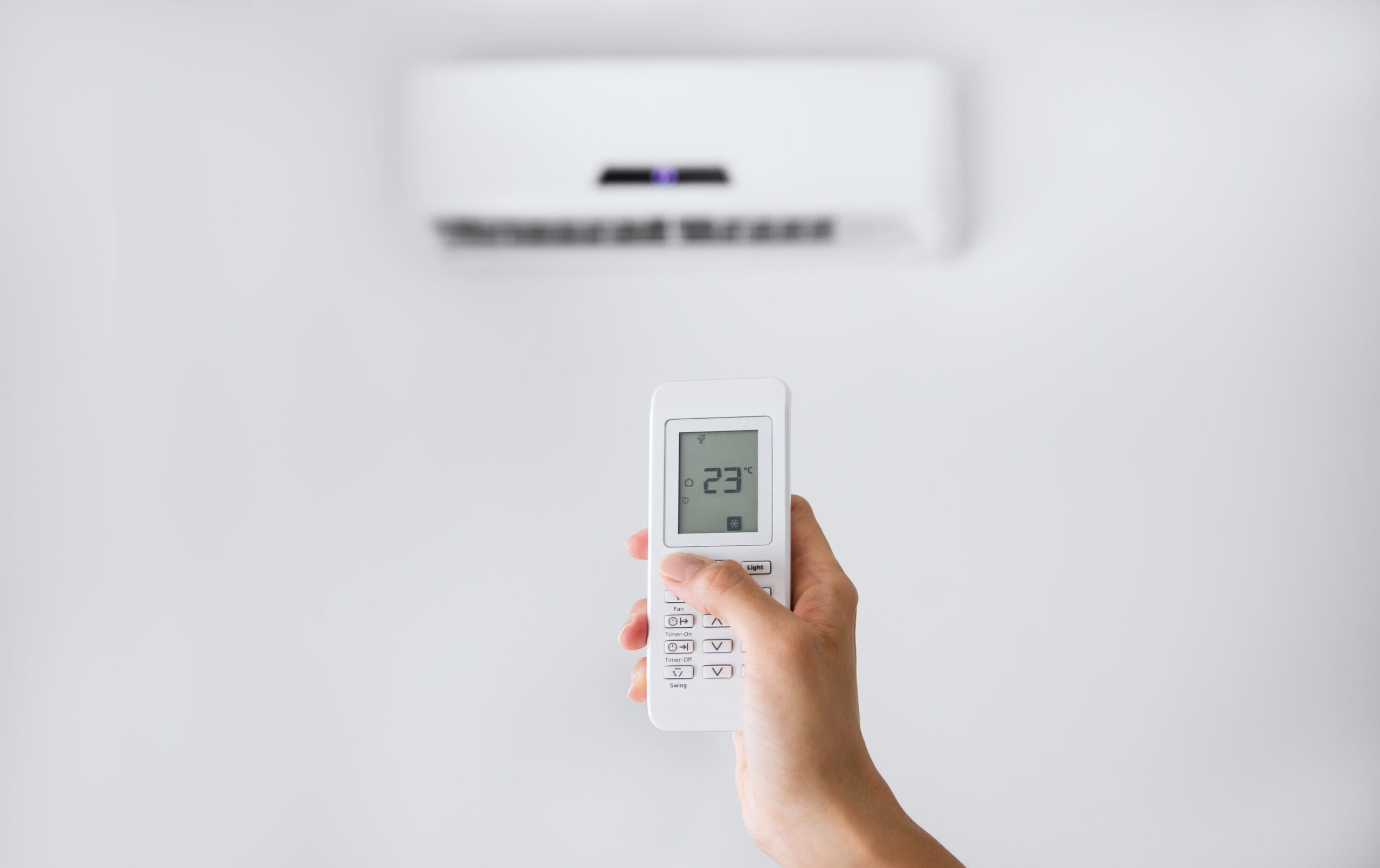 split,air,conditioner,on,a,white,wall.